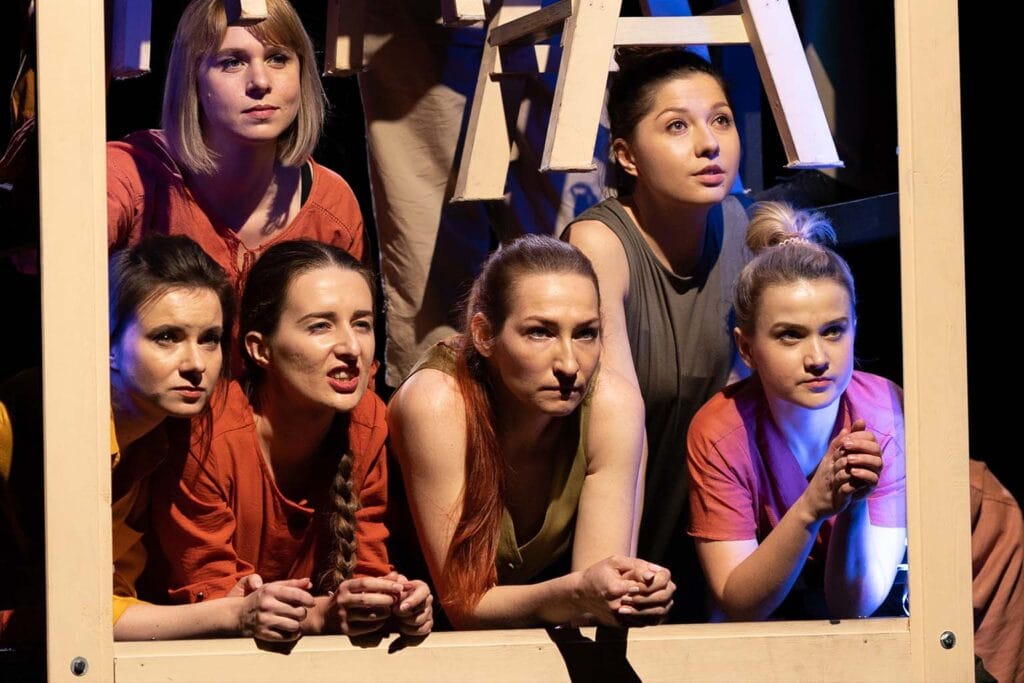 Photo du spectacle de théâtre Au travers du tableau horizontal